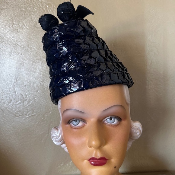 EXTRAORDINARY 1930's NAVY STRAW CONICAL HAT + CORLED FEATHER POM PONS - Picture 10 of 14